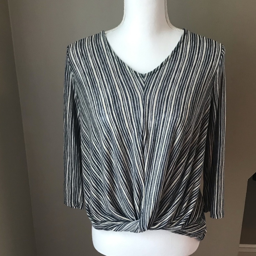 Knit knot-look front top